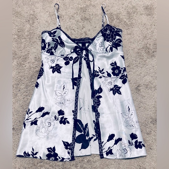 Victoria’s Secret Flyaway Babydoll - Picture 4 of 7